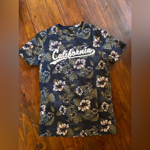 WOOLWORTHS California West Coast Floral Navy Tshirt men's size‎ small - Picture 1 of 8